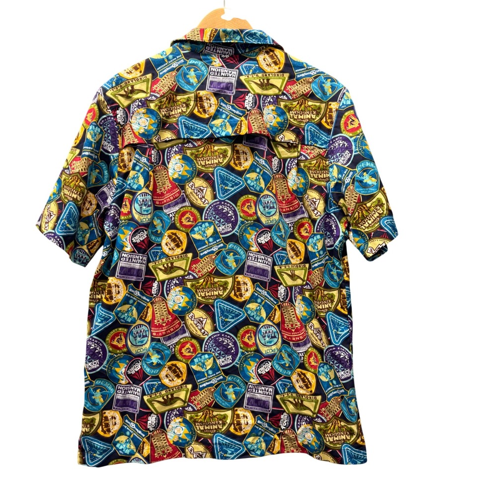 Disney Parks Camp Shirt Button Up Mens Medium Theme Park Badge AOP Vacation - Picture 3 of 7